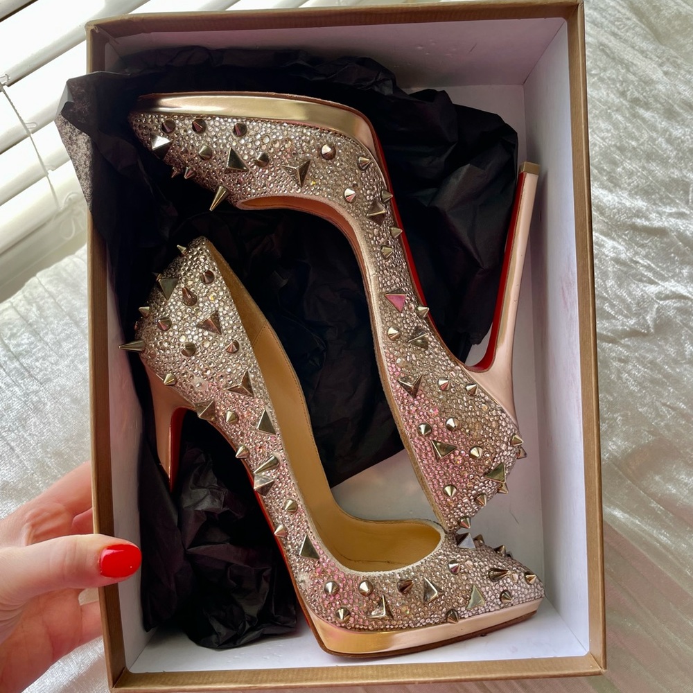 Christian Louboutin Plato Spike Strass Pumps